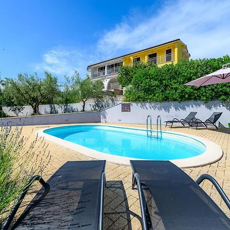 Villa Elisa With View Kaštelir