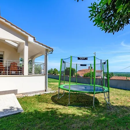 Villa Elisa With View Kaštelir